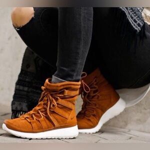 nike roshe one hi suede